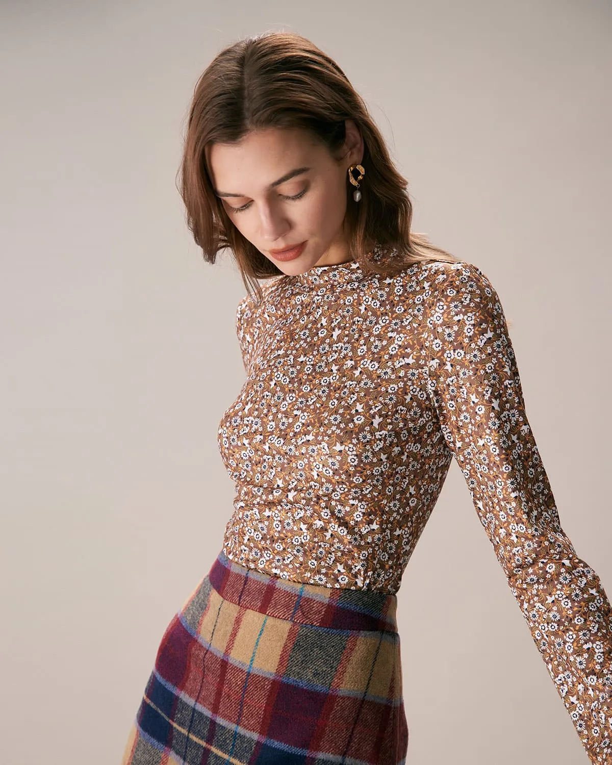 The Brown Mock Neck Floral Daisy Print Tee